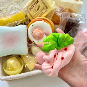 Juguete antiestrés de poliuretano suave con forma de oso, leche de fresa, de rebote lento, para aliviar el estrés muscular - Product Image 2