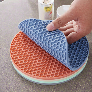 Tapis <span class=keywords><strong>de</strong></span> table en silicone haute température en gros, facile à nettoyer, isolant, avec motif nid d'abeille, antidérapant, pour casseroles et ustensiles - Product Image 6