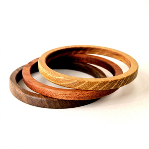 Bracelet manchette en bois artisanal tendance pour femme - Bijou classique pour soirée - Product Image 1