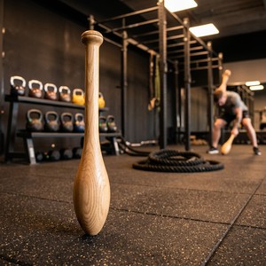 Clubs indiens professionnels en bois massif pour la mobilité des épaules, la force de préhension et l'entraînement à domicile – Équipement de fitness - Product Image 3