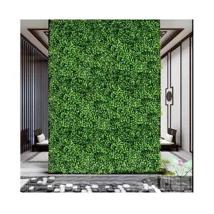 Mur vert d'herbe de plantes artificielles de panneau de haie de buis en plastique décoratif P4-5 pour le jardin vertical