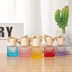 Vente chaude 8ml Carré Givré Coloré Bouteille De Parfum De Voiture Forme Plate avec Caps En Bois Cordes Suspendus Bouteilles De Parfum En Verre De Voiture - Product Image 3