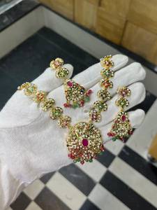 ชุดสร้อยคอไข่มุกคุณภาพสูงแบบอินเดีย Kundan ยี่ห้อ Bhargavi ขายส่ง สไตล์ Jadau สำหรับเจ้าสาวงานแต่งงาน เครื่องประดับเลียนแบบแบบดั้งเดิม - Product Image 4
