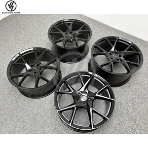 ล้อแม็กซ์อะลูมิเนียมอัลลอยด์ฟอร์จแบบหลายก้านสีดำสำหรับ URUS ขนาด 22-24 นิ้ว พร้อมฝาครอบคาร์บอนไฟเบอร์แบบสั่งทำพิเศษ ความแม่นยำ 1:1 - Product Image 6