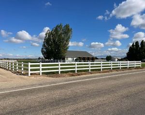 Cerca para Cavalos com Estrutura de Aço de Fácil Montagem, Resistente a Raios UV, Vinil Ecológico, Altura Personalizável (1-1,8m), <span class=keywords><strong>2</strong></span>/<span class=keywords><strong>3</strong></span>/4 Trilhos e Trilhos Transversais - Product Image 6