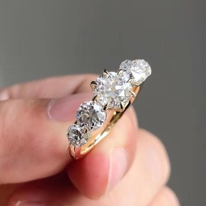 แหวนแต่งงานทองคำขาว/ทองคำเหลือง 14K ประดับเพชรทรงกลมหลายเม็ด ตัดแบบ OEC พร้อมมอยส์ซาไนต์ สำหรับผู้หญิง - Product Image 4