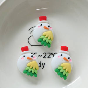 CHENXI Breloques en résine de Noël de haute qualité, pendentifs plats faits à la main en forme de Père Noël, accessoires DIY pour cheveux - Product Image 4