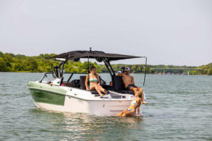 2022 Exclusivo de lujo OEM Cruising Party Barco de fibra de vidrio Lujosos remolcadores de surf con motor fuera de borda Fábrica de China - Product Image 4