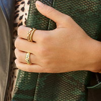 Anillo Sello Unisex Chapado en Oro con Diseño de Cúpula Trenzada y Perla