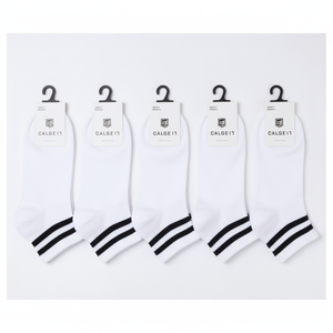 Chaussettes bateau sportives à rayures blanches pour hommes, respirantes et absorbant la sueur, avec logo personnalisable, caractéristiques de compression imprimées numériquement. - Product Image 1
