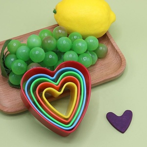 Découpez vos fruits avec des emporte-pièces écologiques miniatures en forme de cœur, d'étoile, de <span class=keywords><strong>cercle</strong></span> et de carré – Outils de pâtisserie pour façonner vos propres créations. - Product Image 4