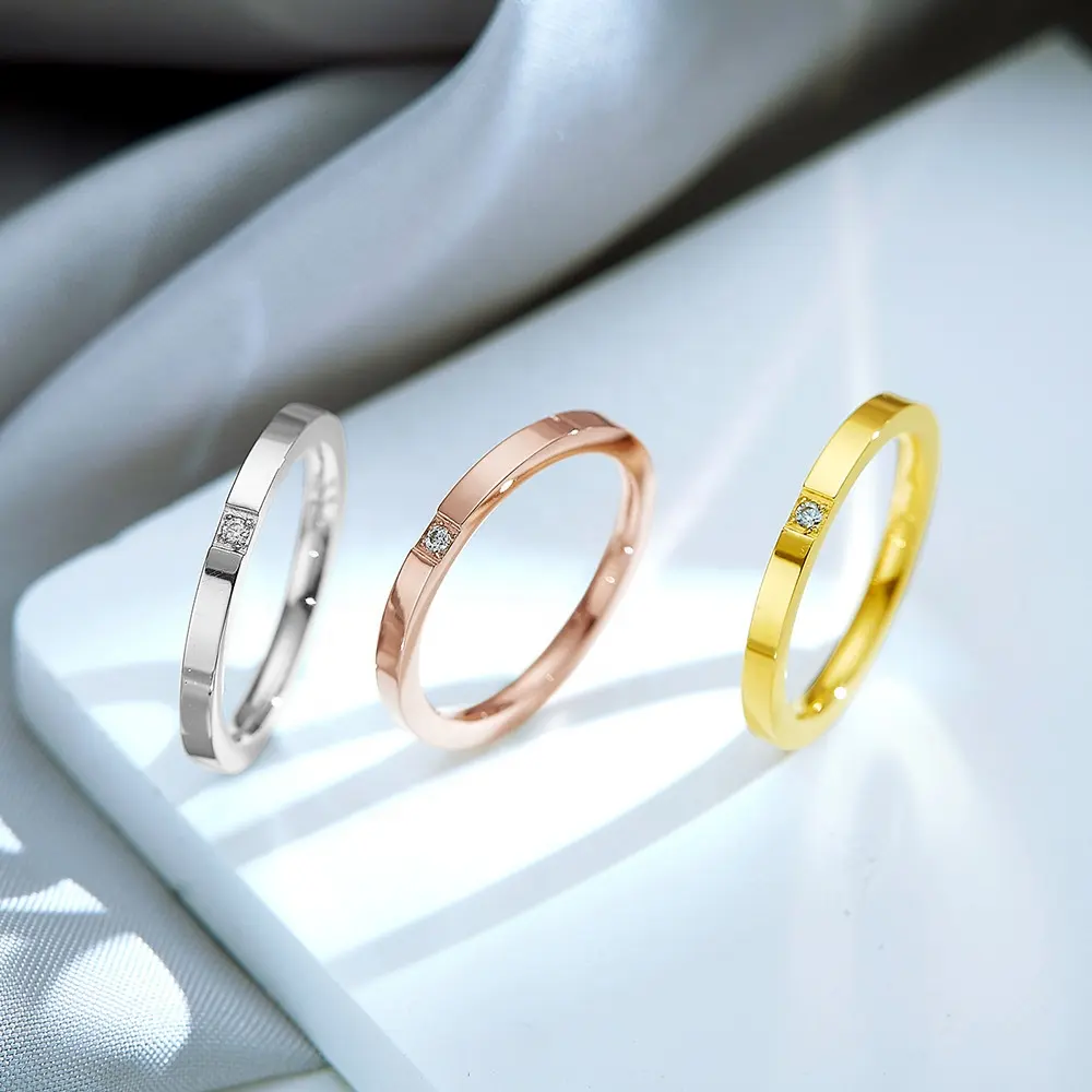 Trasporto di goccia anelli di barretta diamantati in acciaio al titanio ad alta lucidatura PVD placcati in oro bellissimi anelli classici in acciaio inossidabile per donna