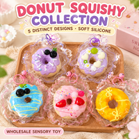 Jouet Squishy Donut Mignon en Gros, Jouet Sensoriel Anti-Stress en Silicone Souple à Presser, Motifs Assortis de Desserts en Forme d'Anneaux pour Cadeaux