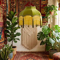 Lampe suspendue vintage en velours vert clair de style victorien avec pampilles perlées pour la décoration intérieure de café et d'hôtel