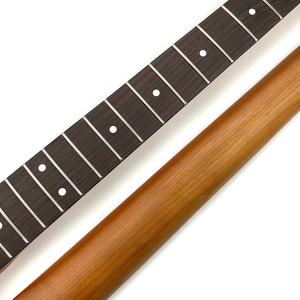 คอกีตาร์ ST แบบ 22 เฟรต ทำจากไม้เมเปิลอบสีแบบกำหนดเอง พร้อมฟิงเกอร์บอร์ดไม้โรสวูด และนัทกระดูกขนาด 42 มม. - Product Image 5