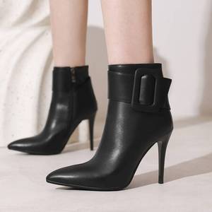 Bottes pour femmes à talon fin, imperméables, décorées de grandes boucles, pour l'automne 2024 - Product Image 3