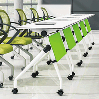 Table de formation mobile moderne avec roulettes, bureau de conférence rectangulaire blanc, panneau de modération vert pour réunion et salle de classe