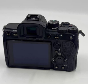 Buen Precio, Cámara A7M4 Usada, Cuerpo sin Espejo de Fotograma Completo, 33MP, CMOS con Retroiluminación, Procesador BIONZ XR, 4K 60p - Product Image 4