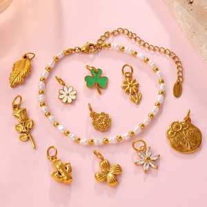 Jardín Dorado |   Colgante de Acero Inoxidable Chapado en Oro PVD de 18K con Dijes de Hojas y Flores para la Creación de Joyas |   Resistente al deslustre e impermeable - Product Image 5