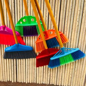 Tête de balai PET moderne en gros avec poils souples en PVC PP Balai de nettoyage ménager avec poteau en bois - Product Image 4