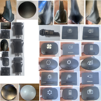 Parti in Plastica per Interni ed Esterni di Auto Russe Lada, Inclusi Emblemi, Coperture Fari, Pomelli del Cambio e Simili.