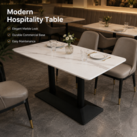 Table à manger moderne en pierre frittée, aspect marbre, base en métal noir, rectangulaire avec coins arrondis, pour hôtel, restaurant, OEM personnalisé