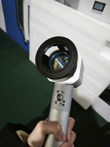 Nouvelle machine de nettoyage au laser pulsé de type sac à dos pour l'acier inoxydable, le bois, le métal, élimination rapide, efficace et facile de la rouille - Product Image 3