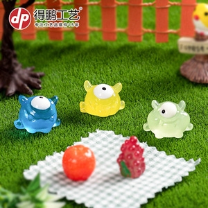 Figurine de monstre à une œille en résine, qui brille dans le noir, ornement de bureau miniature, accessoire décoratif de style dessin animé - Product Image 3