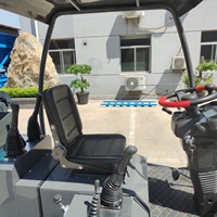 Mini tractopelle compacte à cabine ouverte en roumanie