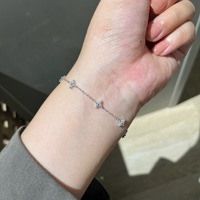 Zierliches S925 Silber Vierblättriges Blumen-Zirkon-Armband 925 Sterling Silber Zirkon Blumencluster Kettenarmband