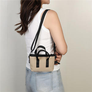 Bolso Cruzado Ligero para Mujer Rexing, Pequeño y Cuadrado, con Cierre de Cremallera, Correa Desmontable, para Uso Diario, Viajes y Senderismo - Product Image 3