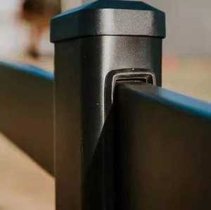 Poste y Panel de Cerca para Rancho de Caballos de Acero Galvanizado Negro de 4 Rieles - Product Image 2