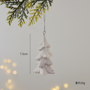 Blanco puro Linda casita Árbol de Navidad Decoración Adornos Cerámica Casa blanca Santa Pequeños adornos de vacaciones - Product Image 5