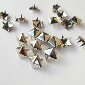 100個四角いピラミッド爪4爪真鍮素材リベットビーズ革装飾用スパイク服靴バッグ - Product Image 1