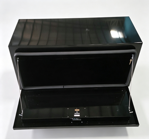 Caja de herramientas de acero negro de alto brillo con tapa bloqueable y caja de almacenamiento a prueba de golpes para camionetas y tractores - Product Image 1