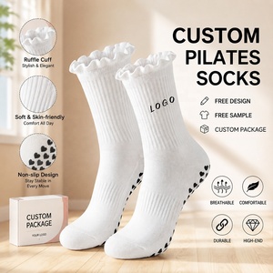 Chaussettes de Pilates personnalisées OEM avec logo, chaussettes de Pilates et de yoga pour femmes, à volants, tricotées, brodées, personnalisées, antidérapantes - Product Image 1