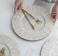 Assiette de table luxueuse en nacre naturelle au design classique, idéale pour les fêtes ou la décoration de la cuisine à la maison, couleur caviar