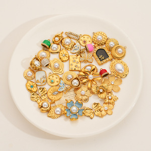 Colección Perla Dorada |   Dijes de acero inoxidable con baño de oro PVD de 18K para la fabricación de joyería |   Impermeable, Hipoalergénico y Duradero - Product Image 3