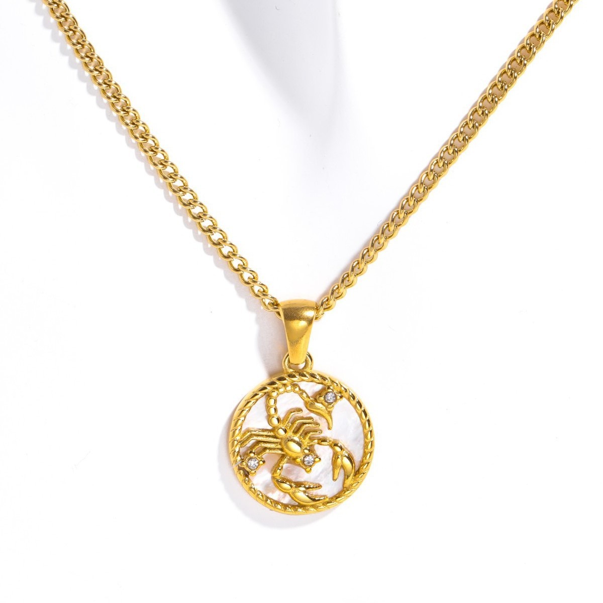 Scorpion doré