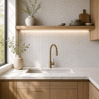 Mosaïque à motifs de feuilles en pierre blanche de Carrare pour la décoration intérieure des murs et sols de salles de bain, idéale pour les hôtels