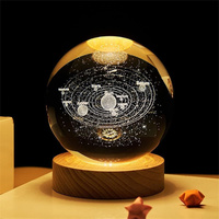 Lampe de nuit boule de cristal Galaxy 3D, veilleuse boule de cristal système solaire, base en bois alimentée par USB, boule de verre Galaxy avec base LED