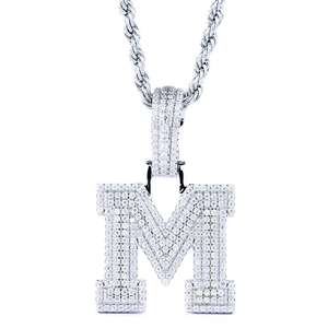 Colgante de Plata 925 con Inicial M, Moissanita VVS, Baño de Oro Blanco, Certificado por Terceros, Engaste de Garra, Joyería de Regalo Estilo Hip Hop - Product Image 1