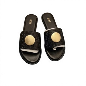 รองเท้าแตะประดับเพชรสำหรับผู้หญิง - Product Image 4