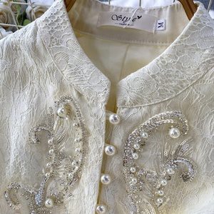 Traje de mujer de moda nueva primavera 2026 al por mayor: Top de encaje con cuello en V estilo francés elegante y falda de cola de pez de cintura alta. - Product Image 5