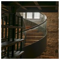 Escalier en colimaçon Prima Minimaliste, fabrication exquise, vendeur fiable, pour espaces commerciaux