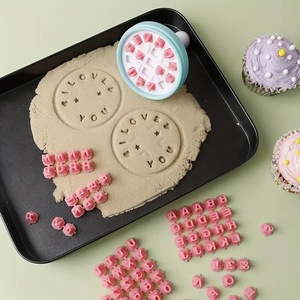 Ensemble de 2 emporte-pièces en plastique durable avec chiffres de l'alphabet Biscuit Fondant Décoration Outils de cuisson Tampon Presse Pet Cat Cake - Product Image 2