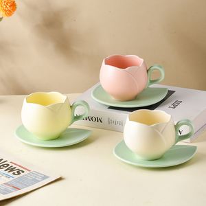 Juego de Taza y Platillo de Cerámica Estilo Japonés con Diseño de Tulipán, Taza de Té para Desayuno de 100 ml, Linda Taza de Espresso con Plato con Diseño de Hoja - Product Image 1