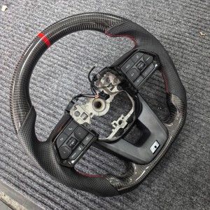 Volant de voiture en cuir et fibre de carbone cousu à la main de qualité OEM YLD pour Toyota LC300 Land Cruiser Camry Hiace Hilux Corolla - Product Image 2