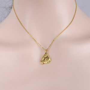 Collier avec pendentif en forme de cœur plaqué or 18 carats 304 316 avec chaîne serpent en zircon cubique vert, style classique unisexe, à porter tous les jours - Product Image 4