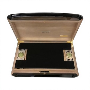Humidor à cigares en cèdre Cuban Majestuosos 1966, style rétro, grande capacité, laque piano, motif unique - Product Image 2